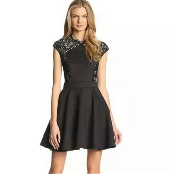 Ted Baker Dresses & Skirts - Ted Baker Vivace Cap Sleeve w/Lace Sides Dress